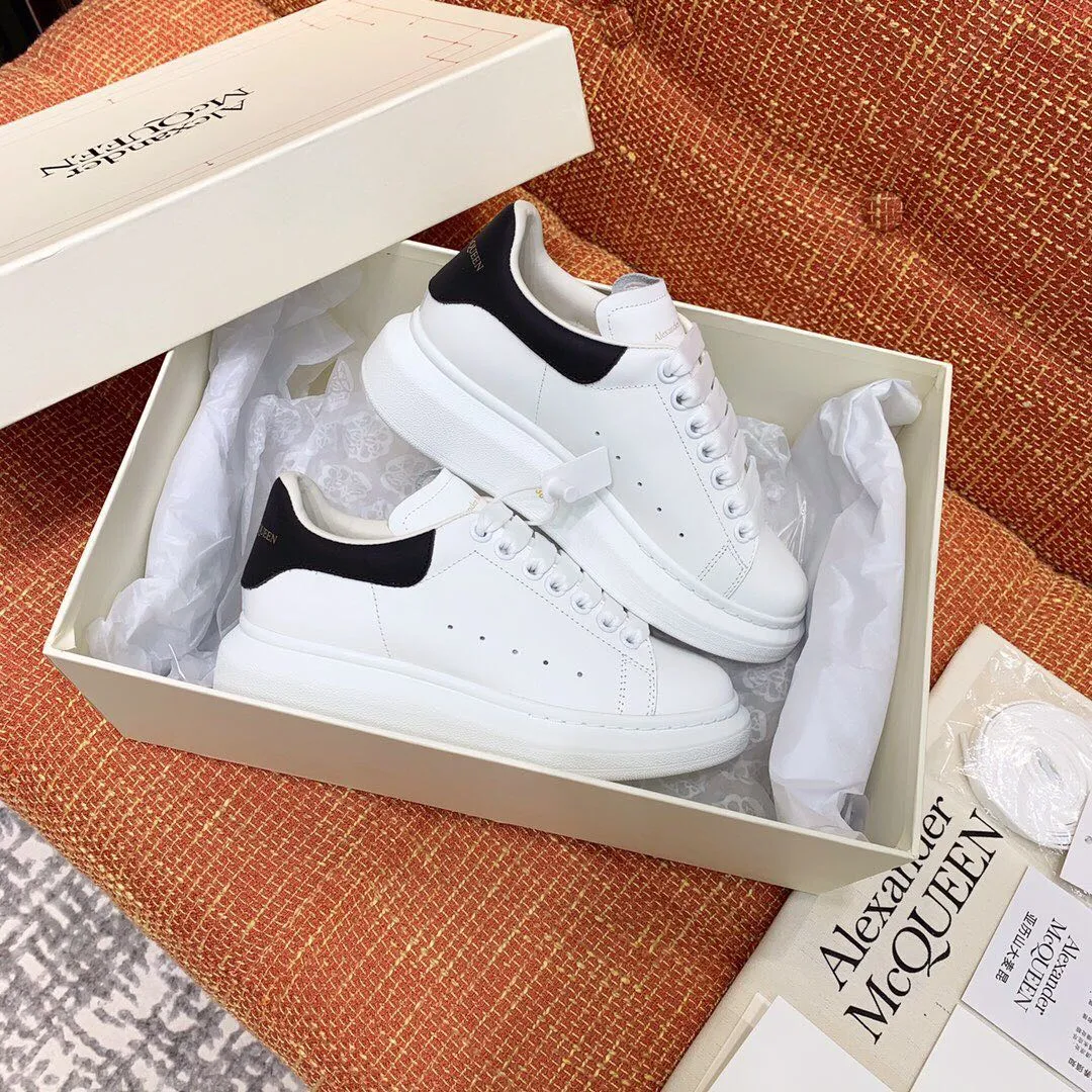 👟👟Ex-factory price 480👟👟 Men's size +10 High-quality upgraded version🔥Real shot of Alexander McQUEEN (McQueen)🎉The highest quality silk cowhide version on the market🎊, imported water-dyed sheepskin inside, counter 1:1 replica, star style T stage catwalk, a must-have for fashionistas , the original high-temperature and ultra-clear air compressor logo on the foot, absolutely counter-matched version, the arc of the back bag is truly genuine 0⃣️ difference, using an exclusive privately molded double-layer vacuum outsole, which is light on the foot and has excellent rebound! Running🏃✈️The first choice item for outdoor sports💅💅Trend and fashion coexist📣 Women’s style: 35-39, Men’s style: 39-44